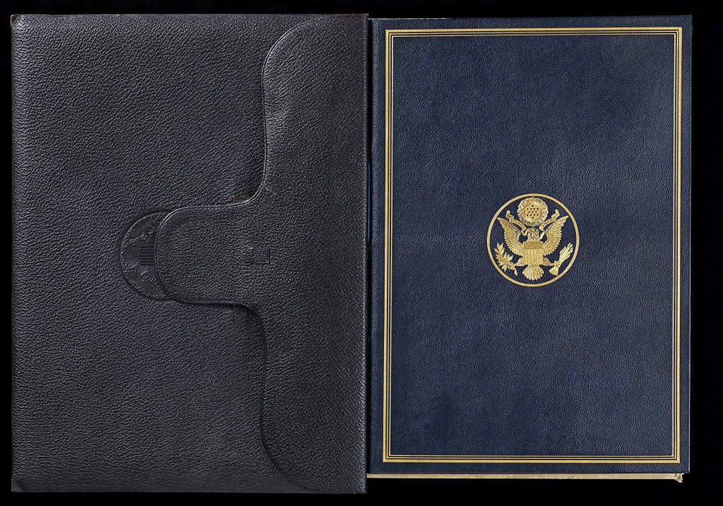 The elegant envelope for the sales treaty (Danish National Archives).